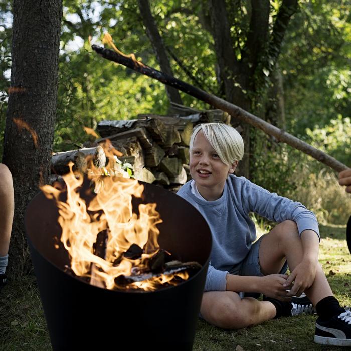 The Best Outdoor Fireplaces and Firepits for Summertime