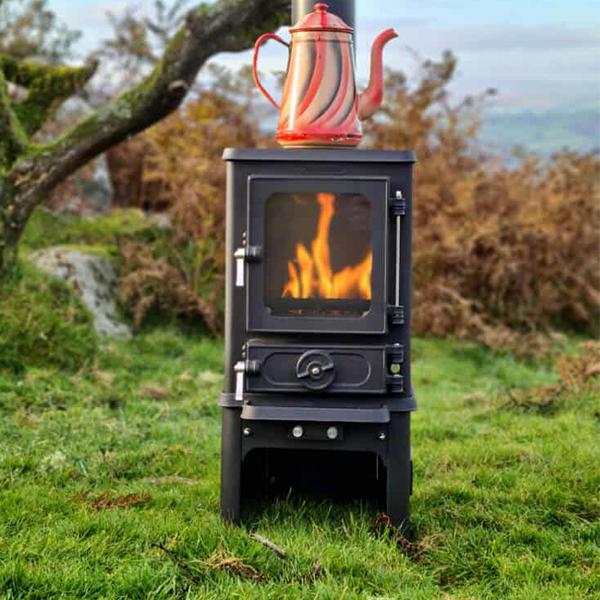 Sailing safely and in style! All you need to know about installing a boat stove