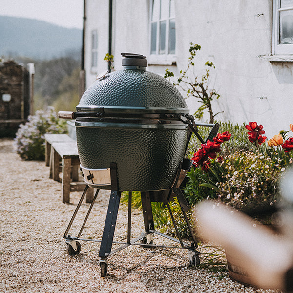 Big Green Egg XL With Modular Nest & Expansion Cabinet & Distressed Acacia Shelf